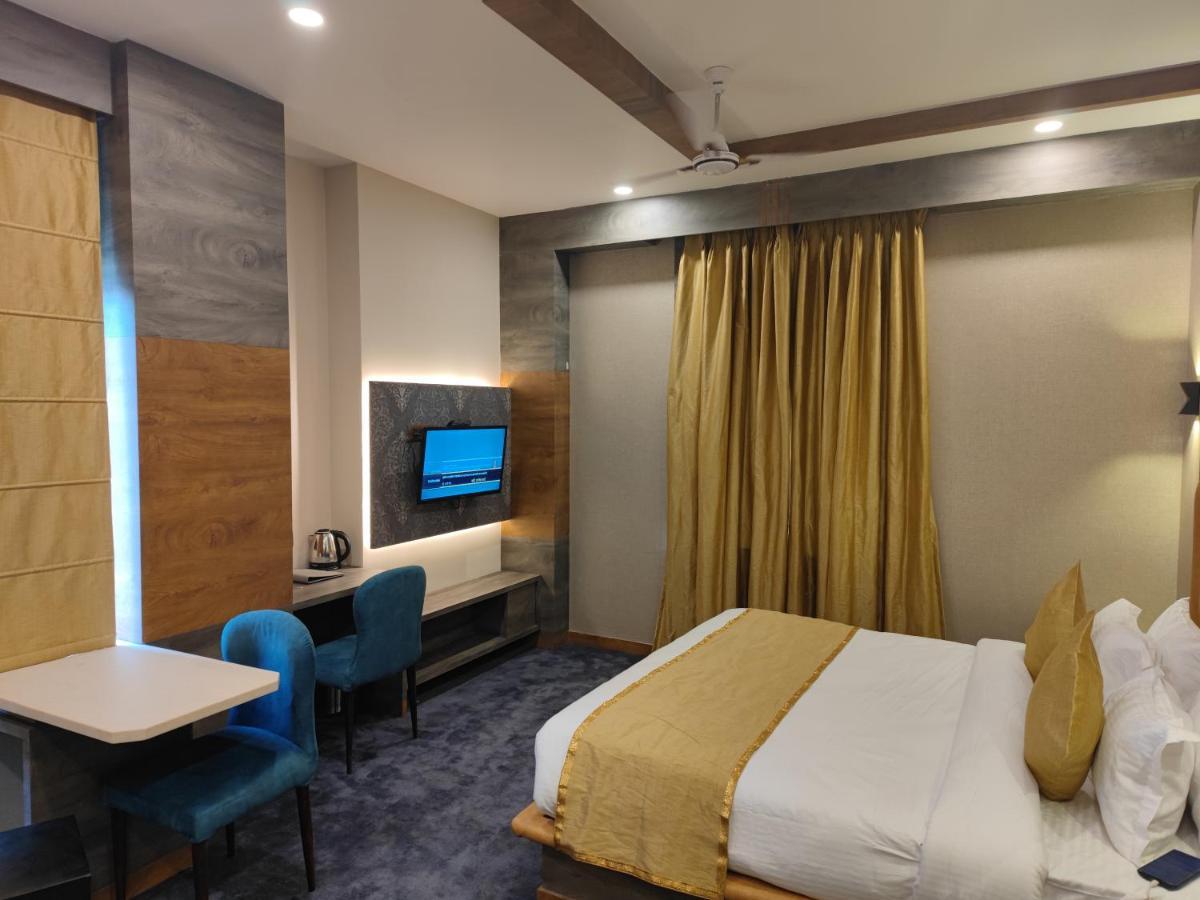Hotel Prime Land Waranasi Zewnętrze zdjęcie