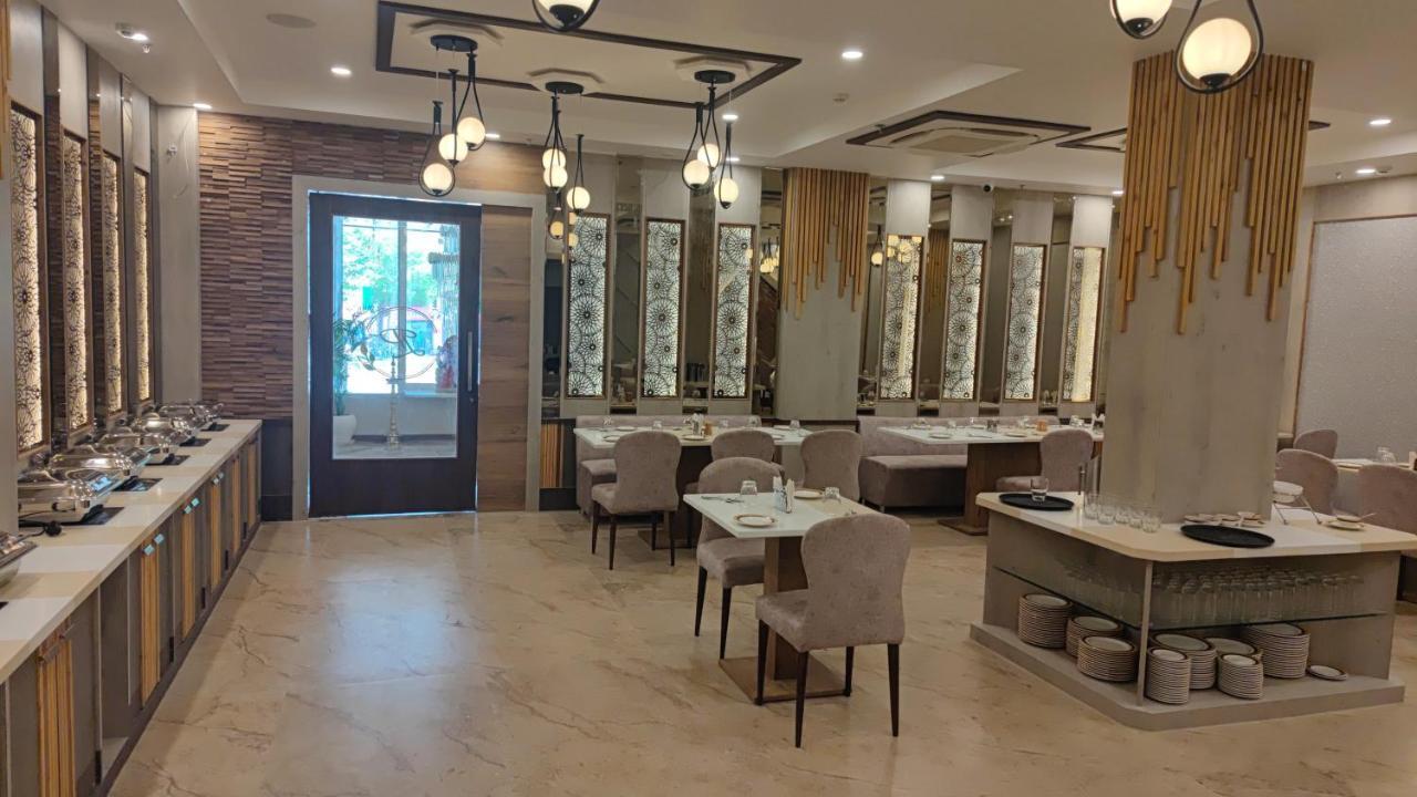 Hotel Prime Land Waranasi Zewnętrze zdjęcie