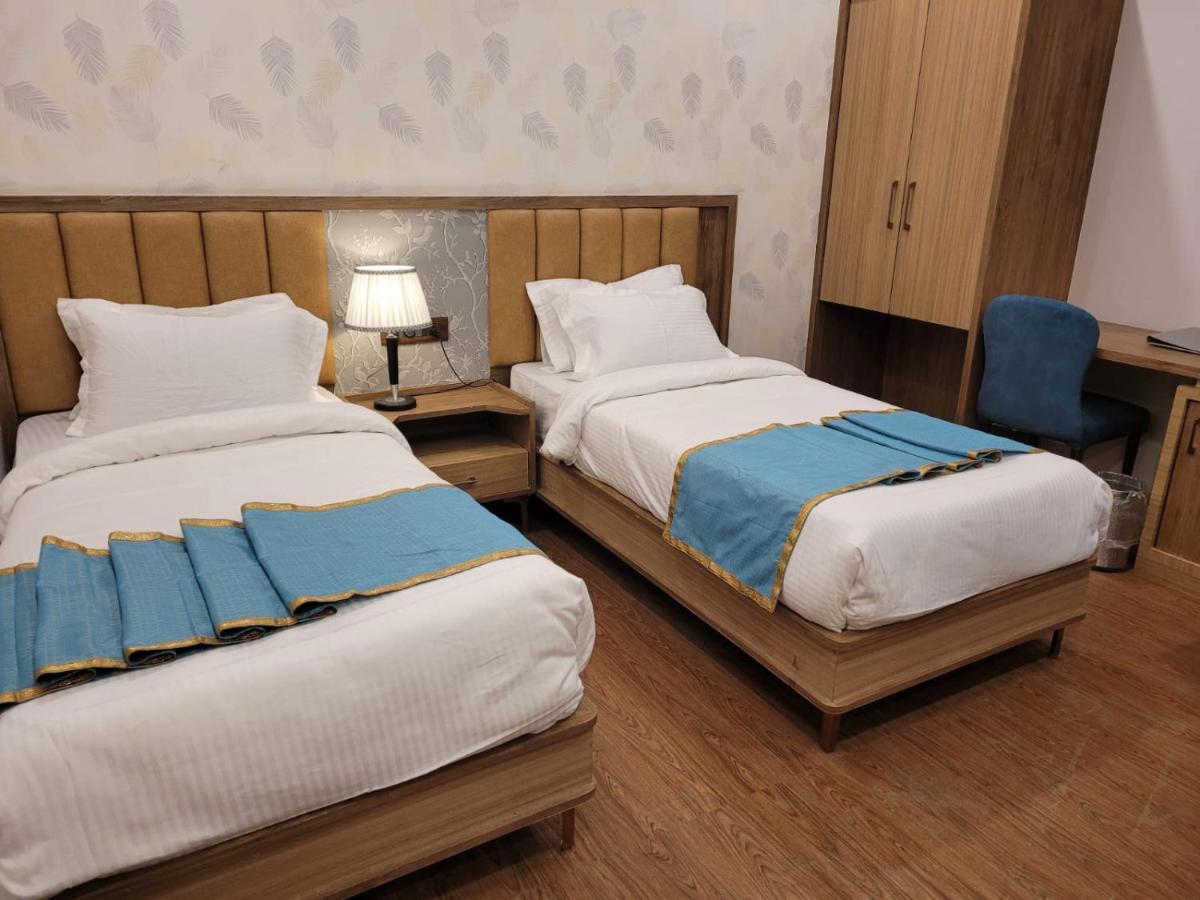 Hotel Prime Land Waranasi Zewnętrze zdjęcie
