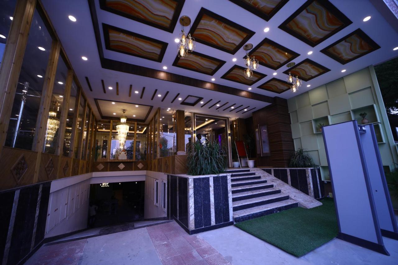 Hotel Prime Land Waranasi Zewnętrze zdjęcie