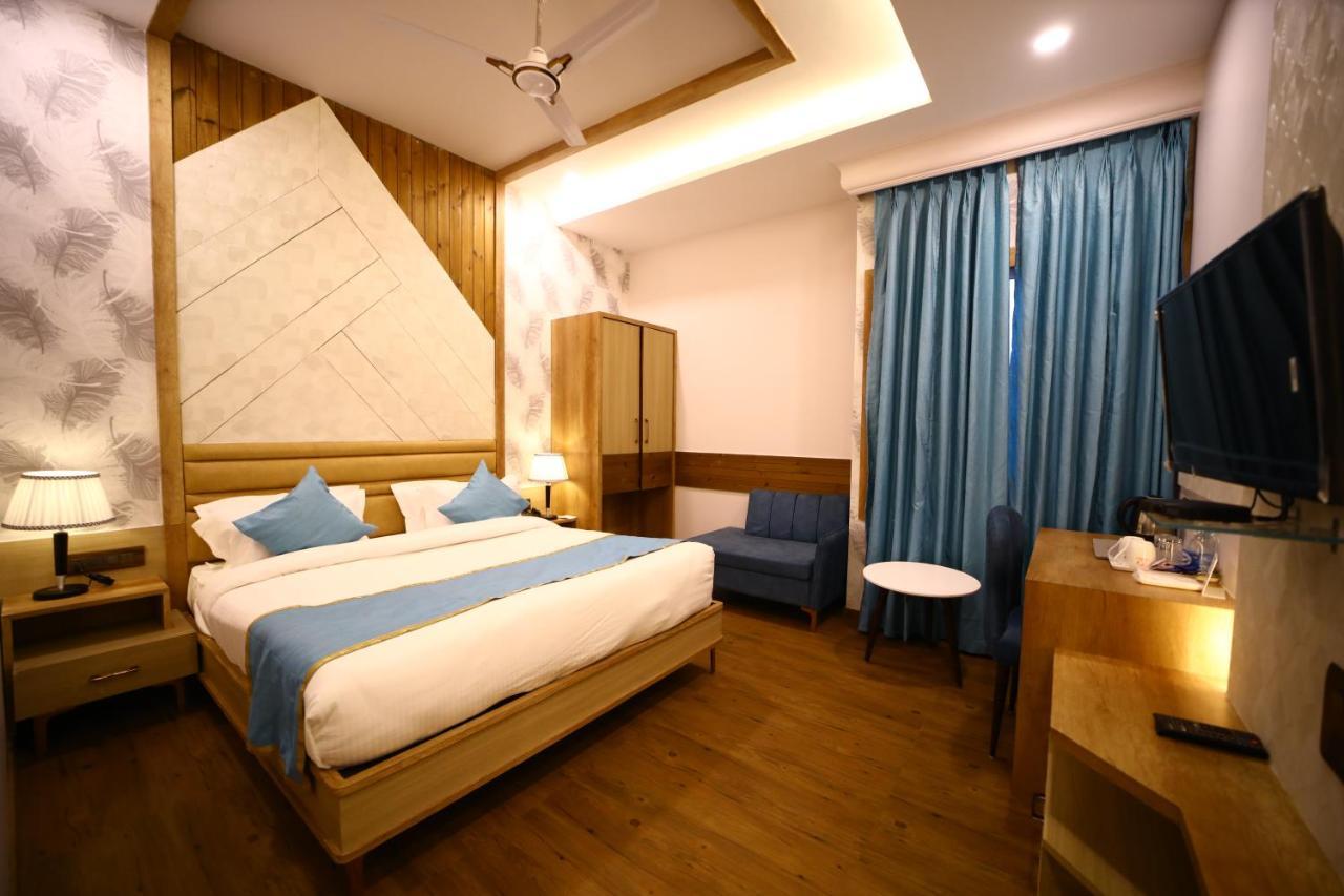 Hotel Prime Land Waranasi Zewnętrze zdjęcie