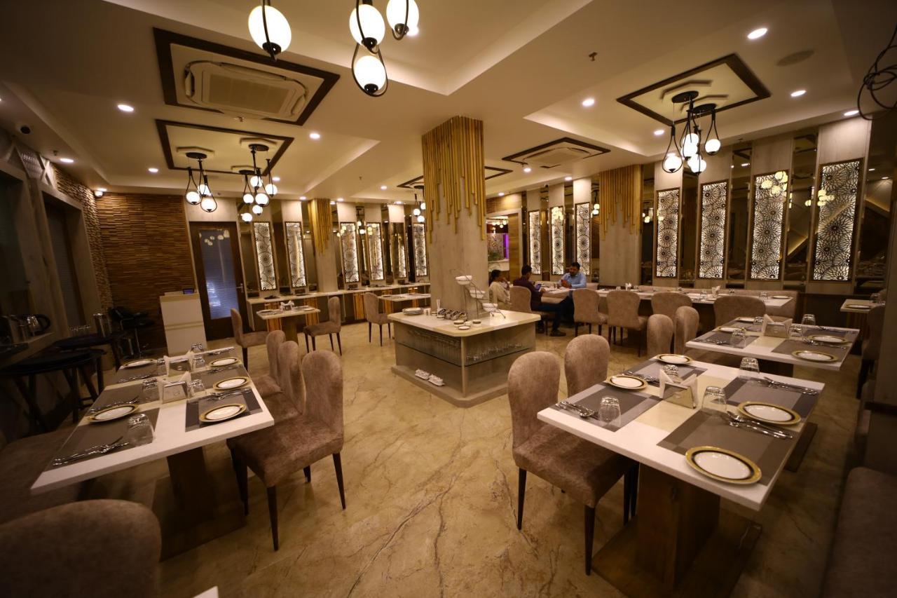 Hotel Prime Land Waranasi Zewnętrze zdjęcie