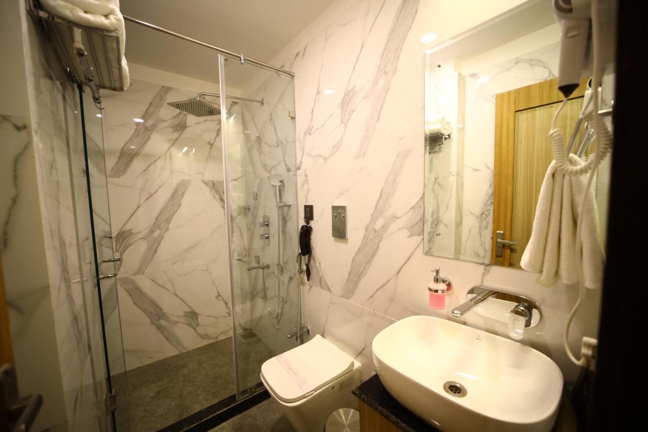 Hotel Prime Land Waranasi Zewnętrze zdjęcie