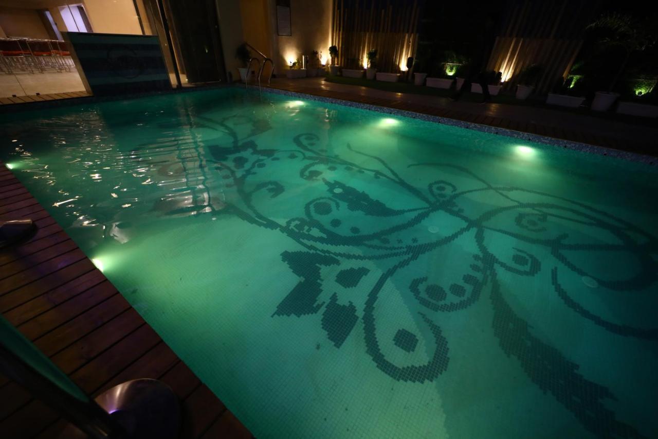 Hotel Prime Land Waranasi Zewnętrze zdjęcie