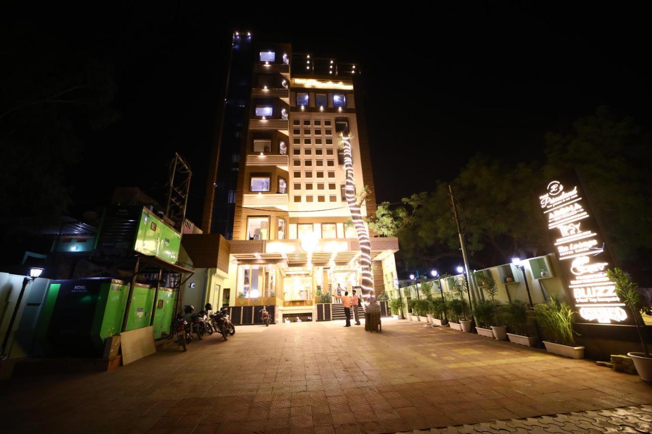 Hotel Prime Land Waranasi Zewnętrze zdjęcie