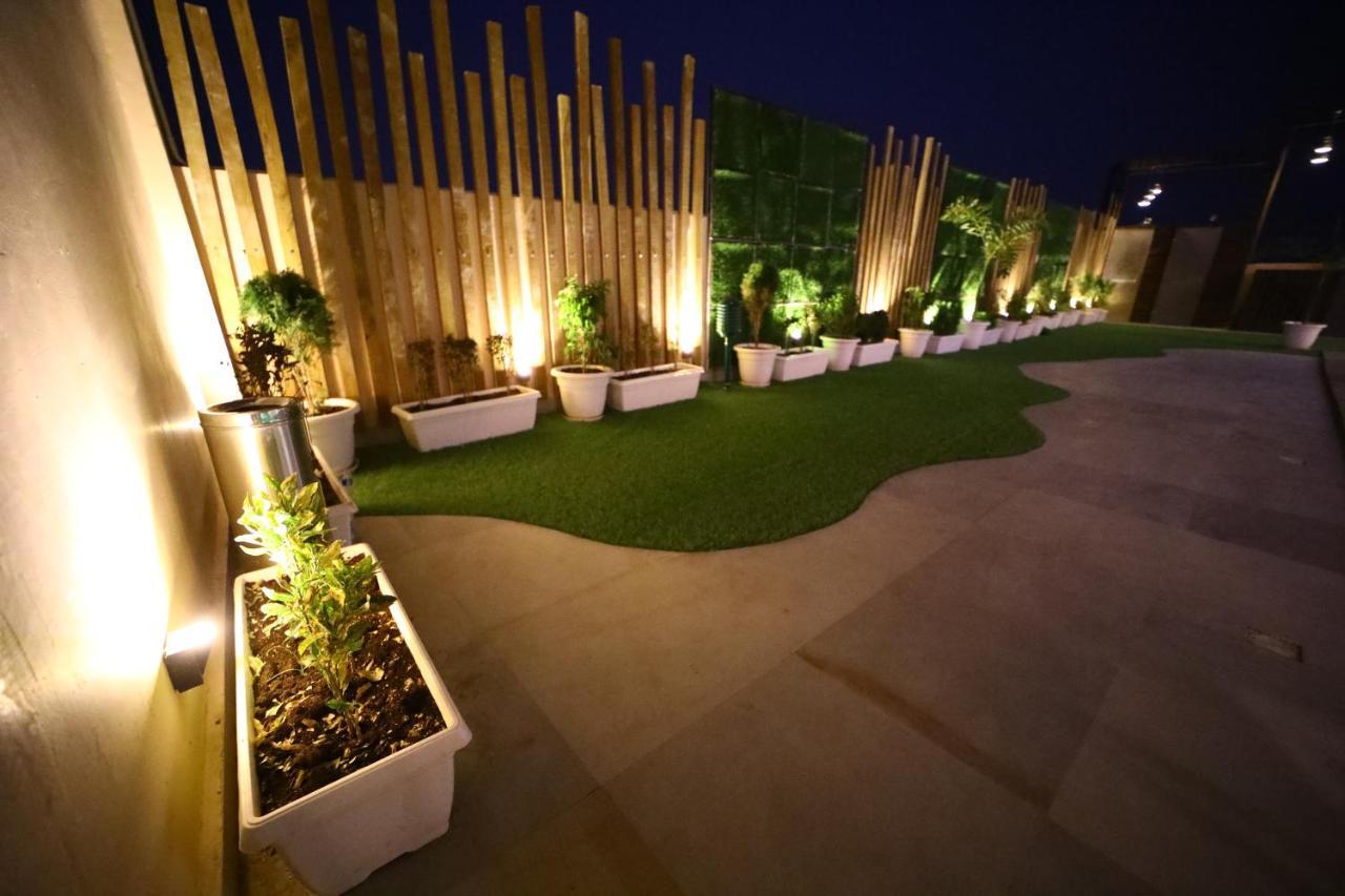 Hotel Prime Land Waranasi Zewnętrze zdjęcie