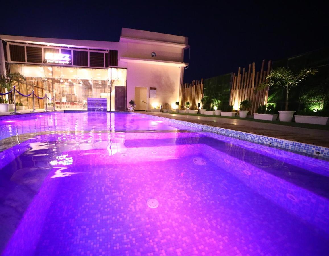Hotel Prime Land Waranasi Zewnętrze zdjęcie