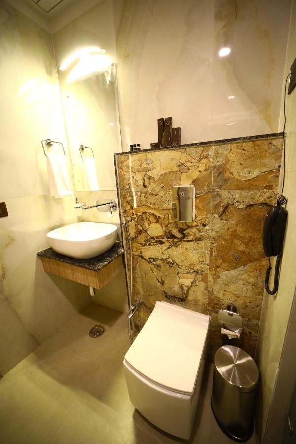Hotel Prime Land Waranasi Zewnętrze zdjęcie