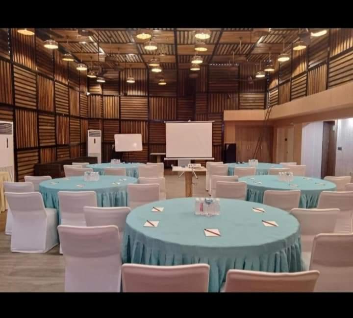 Hotel Prime Land Waranasi Zewnętrze zdjęcie