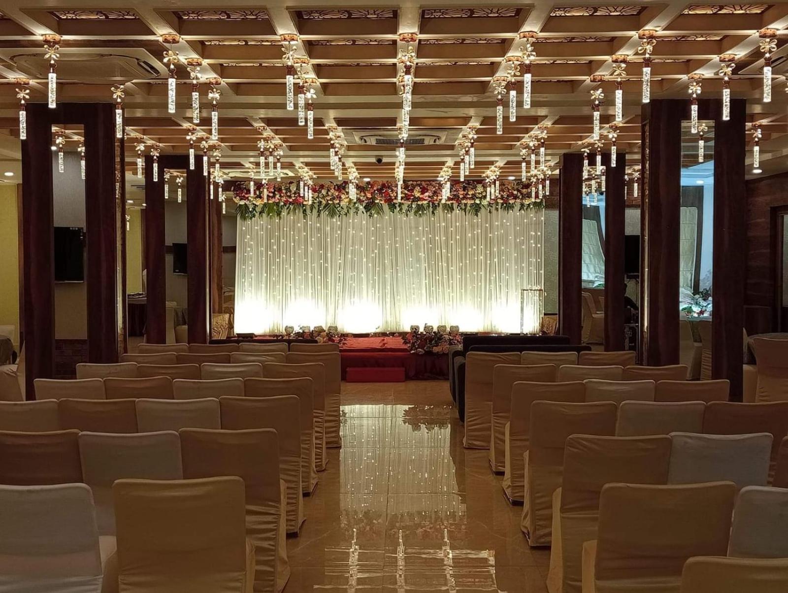 Hotel Prime Land Waranasi Zewnętrze zdjęcie