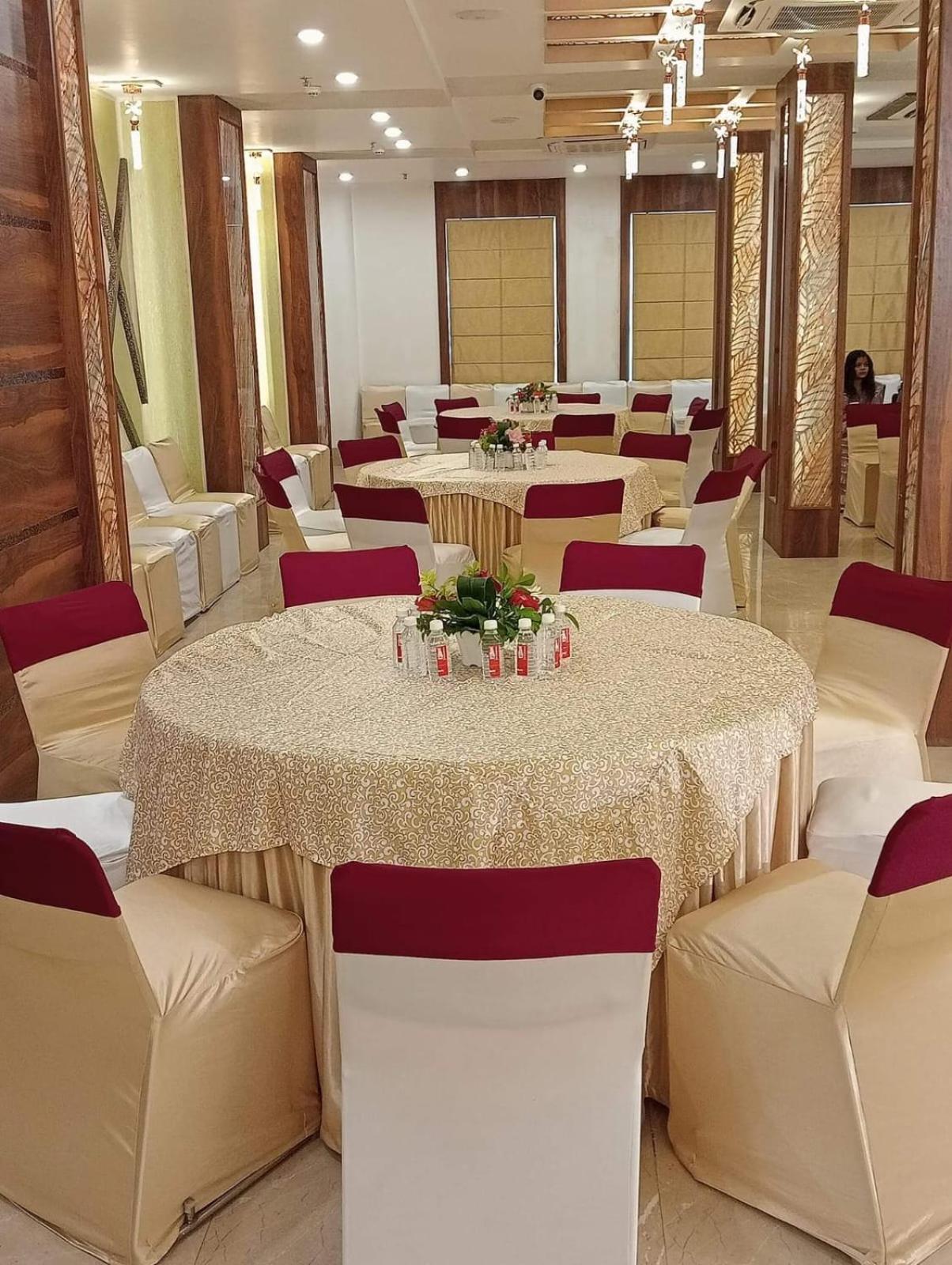 Hotel Prime Land Waranasi Zewnętrze zdjęcie